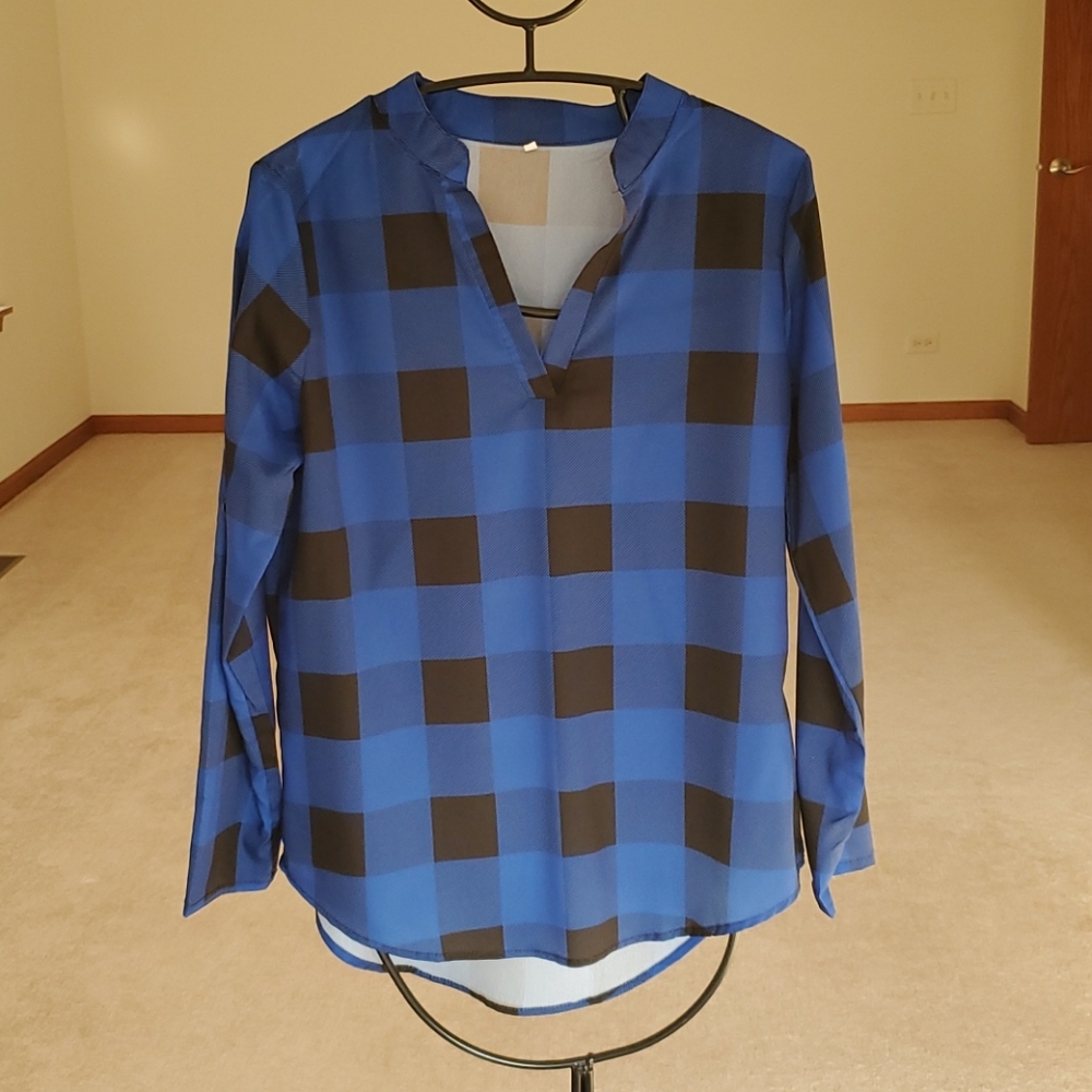 Buffalo plaid v-neck tunic NWOT
